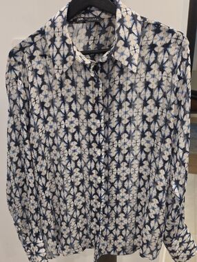 Zara Navy and White Geometric Floral Button-Down Shirt